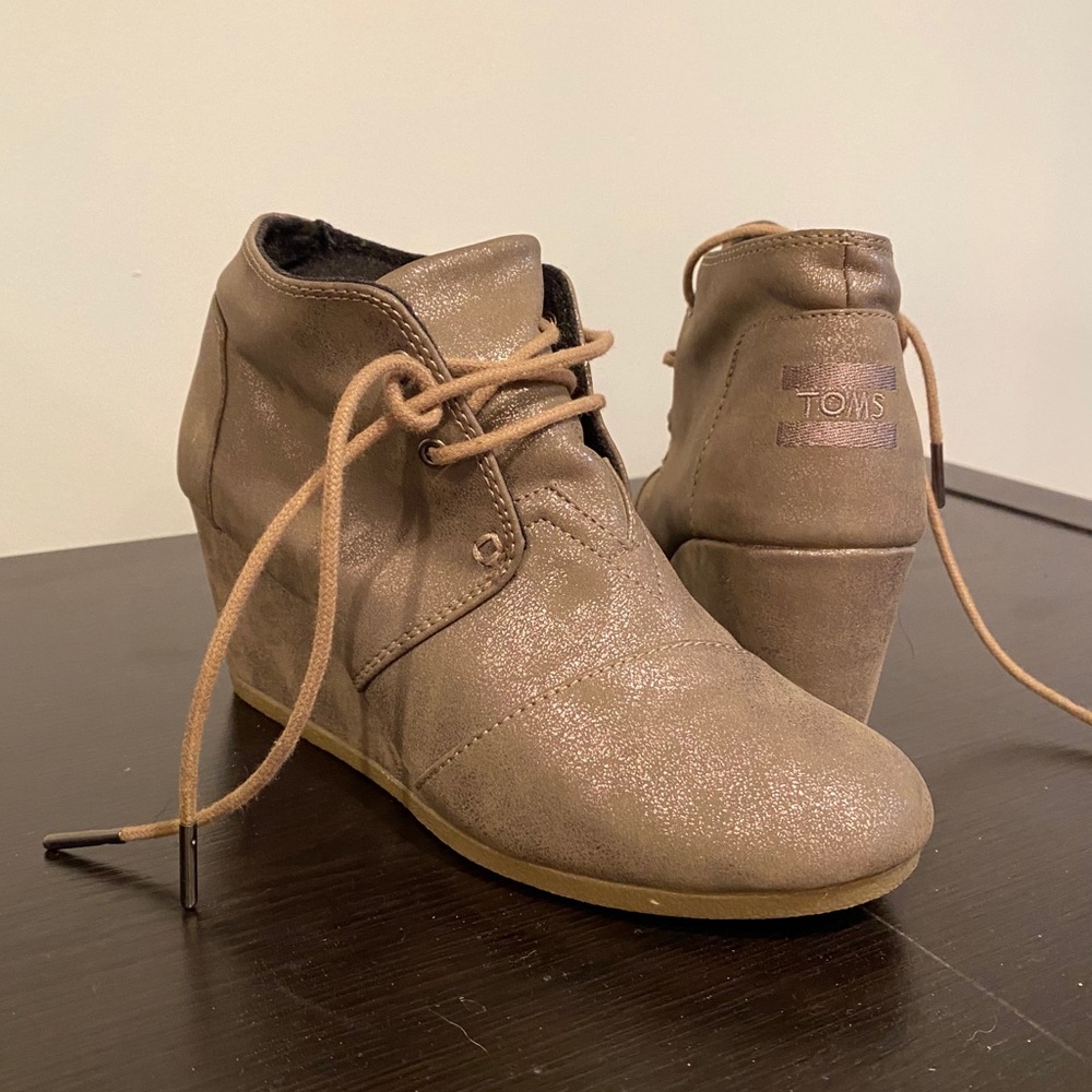 Tom’s Desert Wedge Booties size 7 EUC